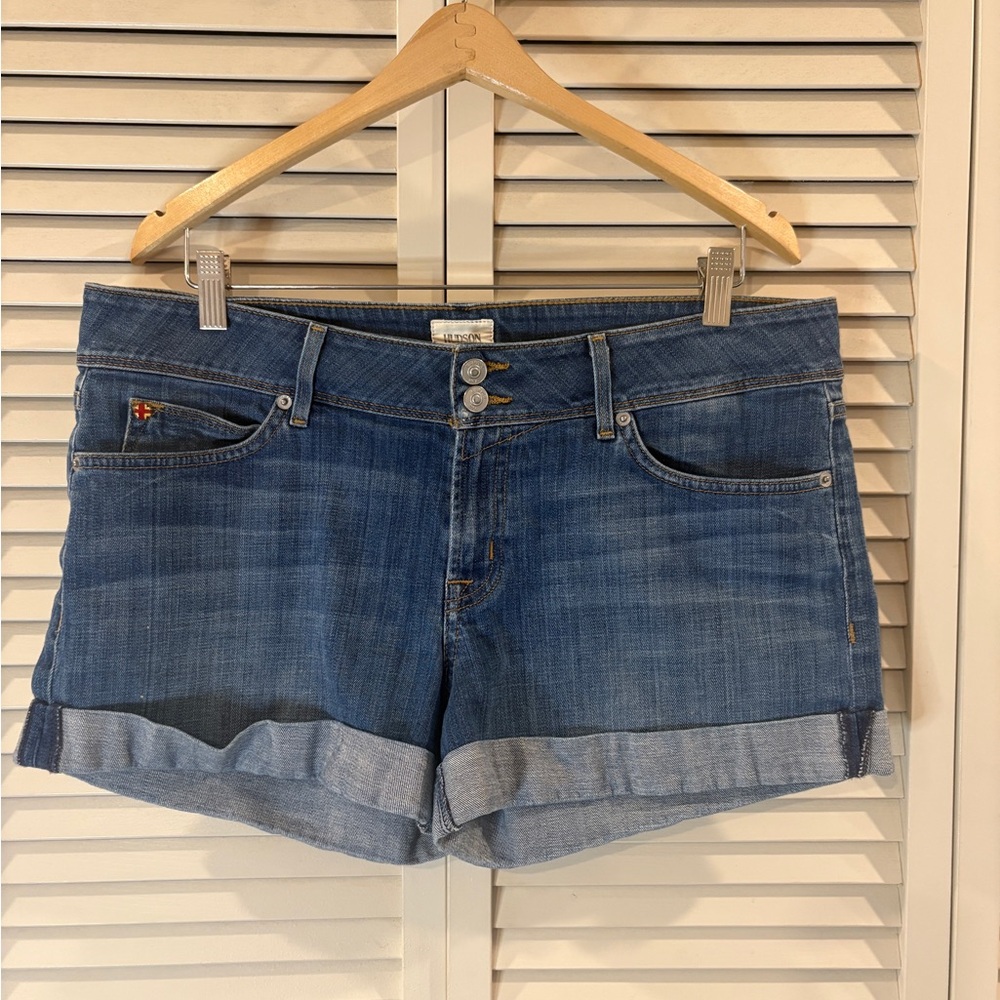 Hudson Jeans Croxley Mid-Thigh Shorts Women’s Size 32 – Medium Wash Denim Cuffed - Picture 2 of 6